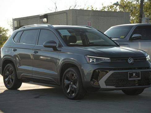 New 2025 Volkswagen Taos SE image 8