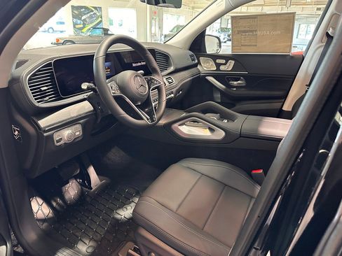 Used 2026 Mercedes-Benz GLS 450 4MATIC image 7