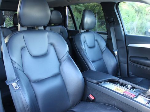 Used 2018 Volvo XC90 T5 Momentum w/ Convenience Package FWD image 26