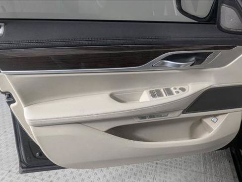Used 2017 BMW 740i RWD image 13