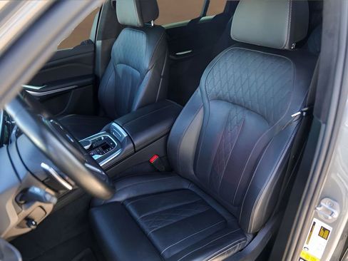 Used 2023 BMW X7 M60i w/ Climate Comfort Package image 7