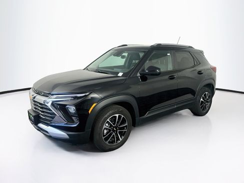 Used 2025 Chevrolet TrailBlazer LT FWD image 3