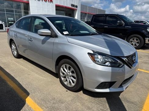 Used 2019 Nissan Sentra SV FWD image 11