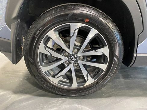 Used 2024 Toyota Corolla Cross XLE w/ Convenience Package image 9