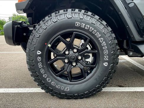 New 2025 Jeep Gladiator Sport image 12