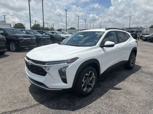 New 2026 Chevrolet Trax LT FWD image 6