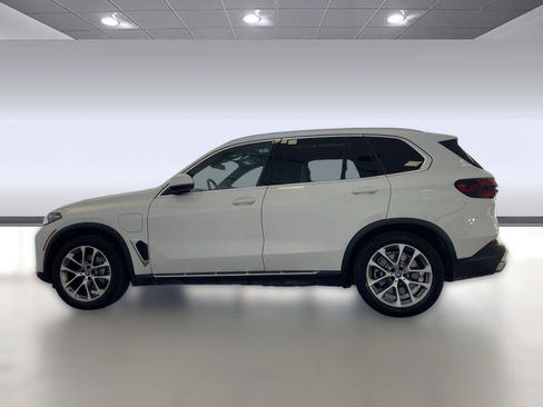 Used 2025 BMW X5 xDrive50e image 2