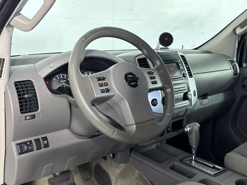 Used 2017 Nissan Frontier SV RWD image 4