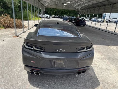 Used 2018 Chevrolet Camaro SS RWD image 7