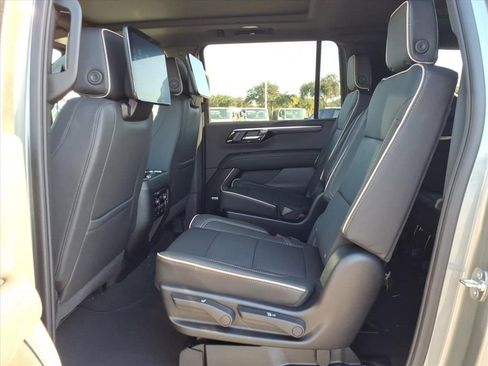 New 2026 Chevrolet Suburban Premier AWD/4WD image 15