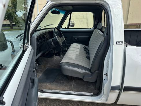 Used 1991 Dodge D/W Truck 250 image 30