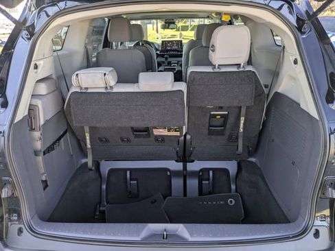Used 2024 Toyota Sienna LE w/ LE Plus Package image 29