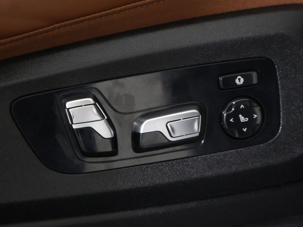 Used 2025 BMW X7 M60i w/ Executive Package AWD/4WD image 40