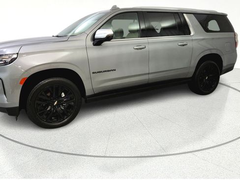 Used 2023 Chevrolet Suburban Premier AWD/4WD image 4