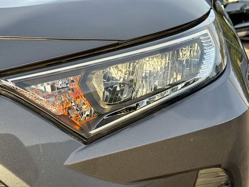 Used 2019 Toyota RAV4 XLE image 9