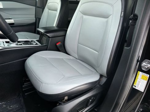 Used 2021 Ford Explorer XLT w/ Equipment Group 202A image 17