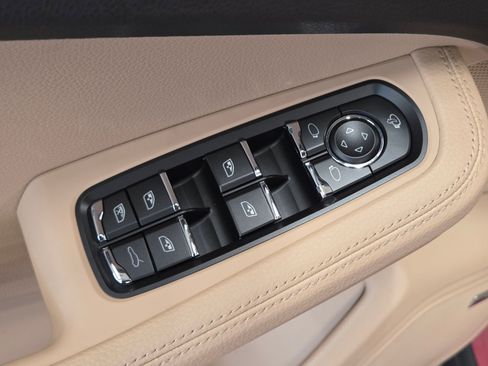 New 2026 Porsche Macan Base image 15