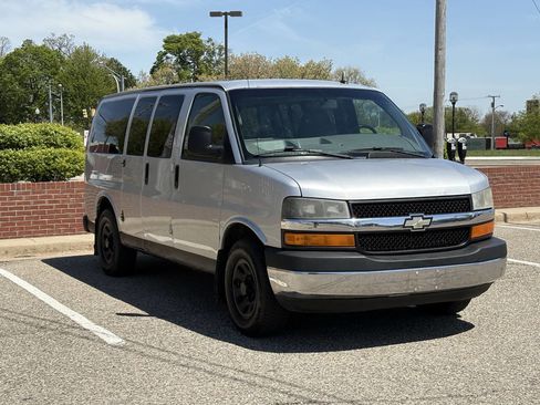 Used 2014 Chevrolet Express 1500 LT w/ LT Preferred Equipment Group AWD/4WD image 4