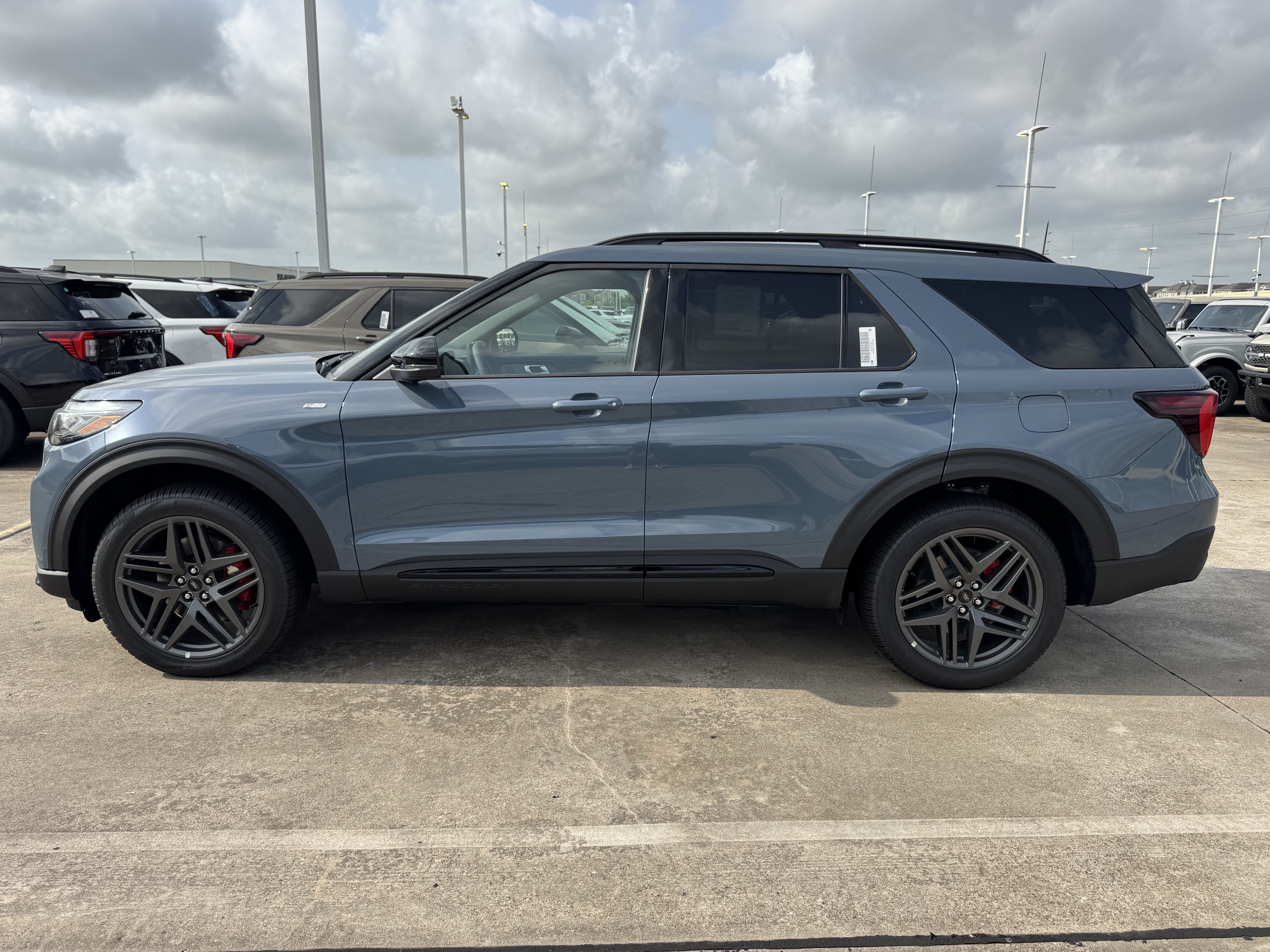 New 2026 Ford Explorer ST-Line w/ ST-Line Street Pack RWD image 5