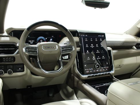Used 2026 GMC Yukon Denali w/ Denali Reserve Package AWD/4WD image 2