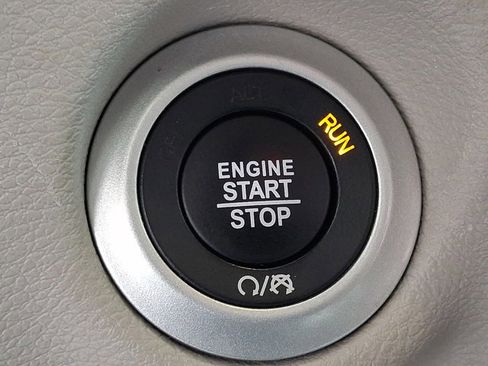 Used 2023 Chrysler Pacifica Touring-L image 23