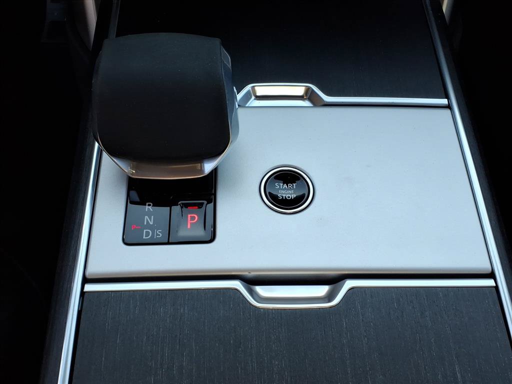 New 2026 Land Rover Range Rover Long Wheelbase SE AWD/4WD image 13
