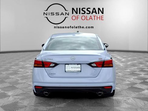 Used 2024 Nissan Altima 2.5 SR w/ SR Premium Package FWD image 28