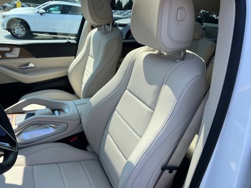 Used 2024 Mercedes-Benz GLS 450 4MATIC image 13