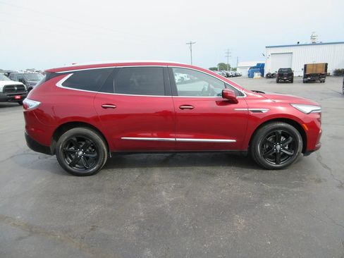 Used 2023 Buick Enclave Essence w/ Experience Buick Package AWD/4WD image 5