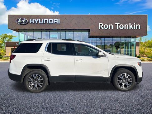 Used 2023 GMC Acadia SLT image 2