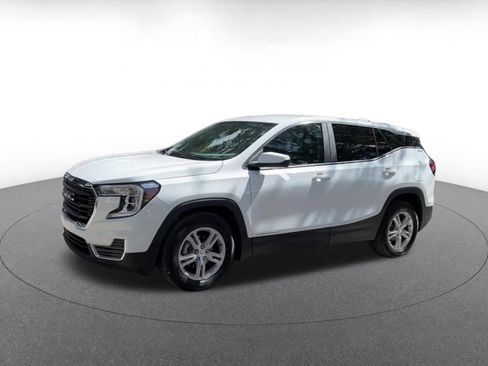Used 2024 GMC Terrain SLE FWD image 9