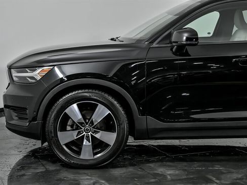 Used 2019 Volvo XC40 T5 Momentum image 6