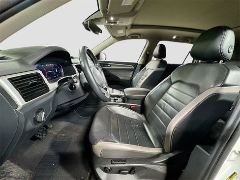 Used 2021 Volkswagen Atlas SEL Premium image 12