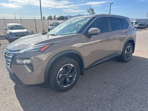 Used 2024 Nissan Rogue SV FWD image 1