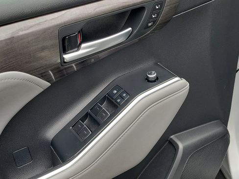 Used 2021 Toyota Highlander Limited AWD/4WD image 21