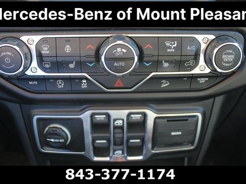 Used 2018 Jeep Wrangler Unlimited Sahara image 37