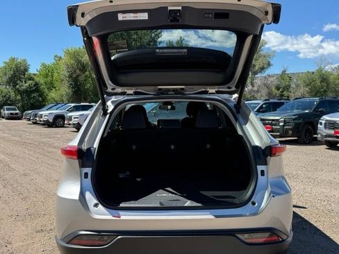 Used 2021 Toyota Venza LE w/ Carpet Mat Package (TMS) AWD/4WD image 15