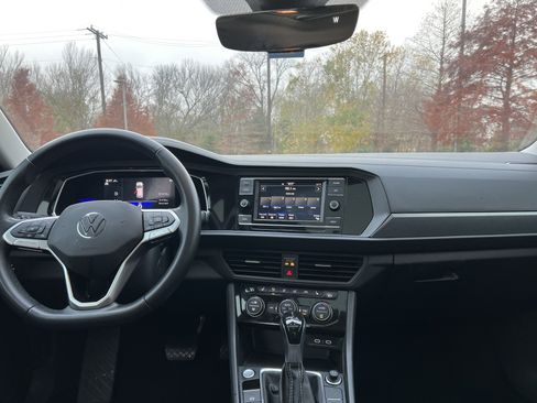 Certified 2022 Volkswagen Jetta SE image 27