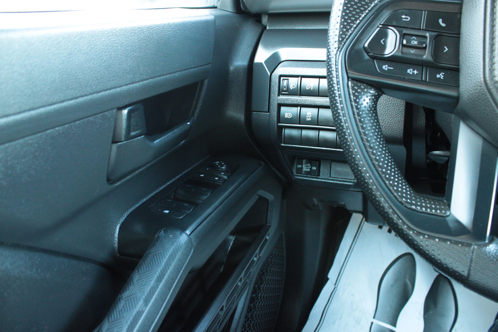 Used 2024 Toyota Tacoma SR AWD/4WD image 23