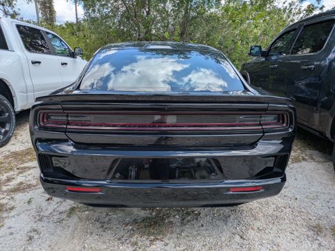 Used 2024 Dodge Charger Daytona Scat Pack w/ Plus Group AWD/4WD image 4