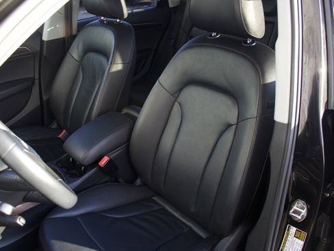 Used 2016 Audi Q5 2.0T Premium Plus w/ Technology Package image 12