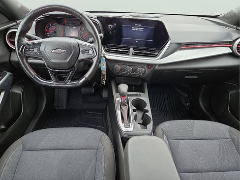 Used 2024 Chevrolet Trax RS FWD image 11