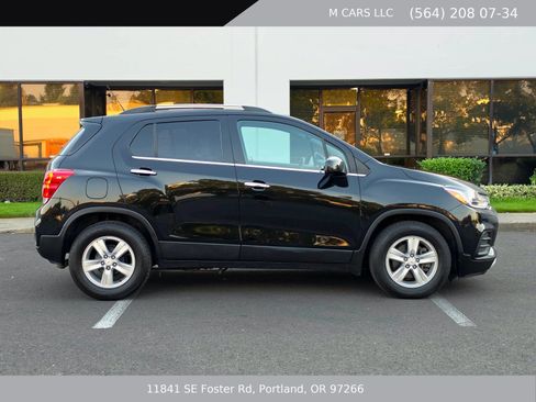 Used 2020 Chevrolet Trax LT w/ LT Convenience Package FWD image 5