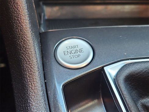 Used 2022 Volkswagen Tiguan SE w/ Panoramic Sunroof Package image 23