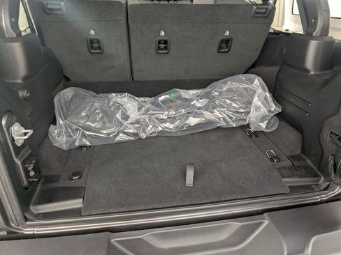 Used 2025 Jeep Wrangler Unlimited Sahara image 27