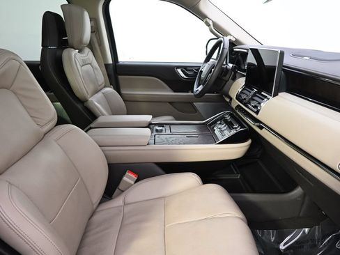 Used 2022 Lincoln Navigator Reserve AWD/4WD image 16