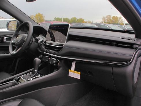 New 2026 Jeep Compass Limited w/ Limited Altitude Pack image 8