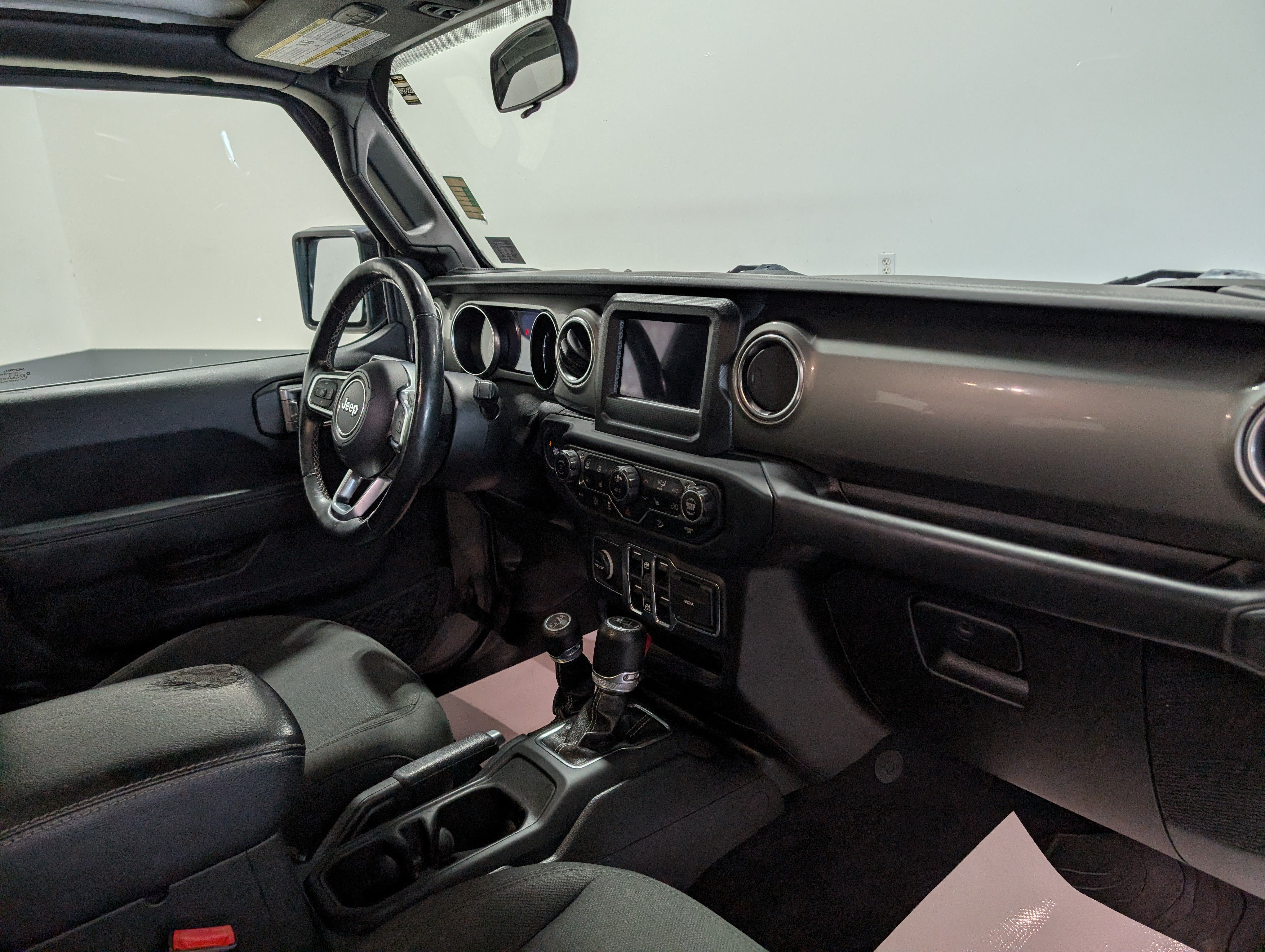 Used 2019 Jeep Wrangler Unlimited Sahara w/ Cold Weather Group AWD/4WD image 17