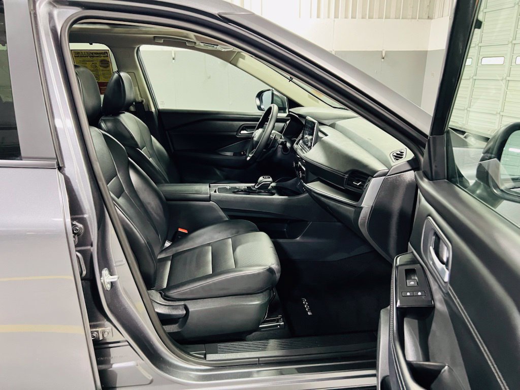 Used 2026 Nissan Rogue SV w/ SV Premium Package FWD image 32