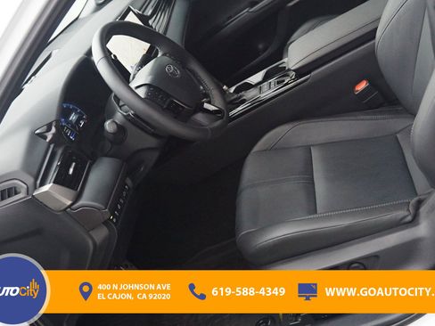 Used 2025 Toyota Camry XSE image 9